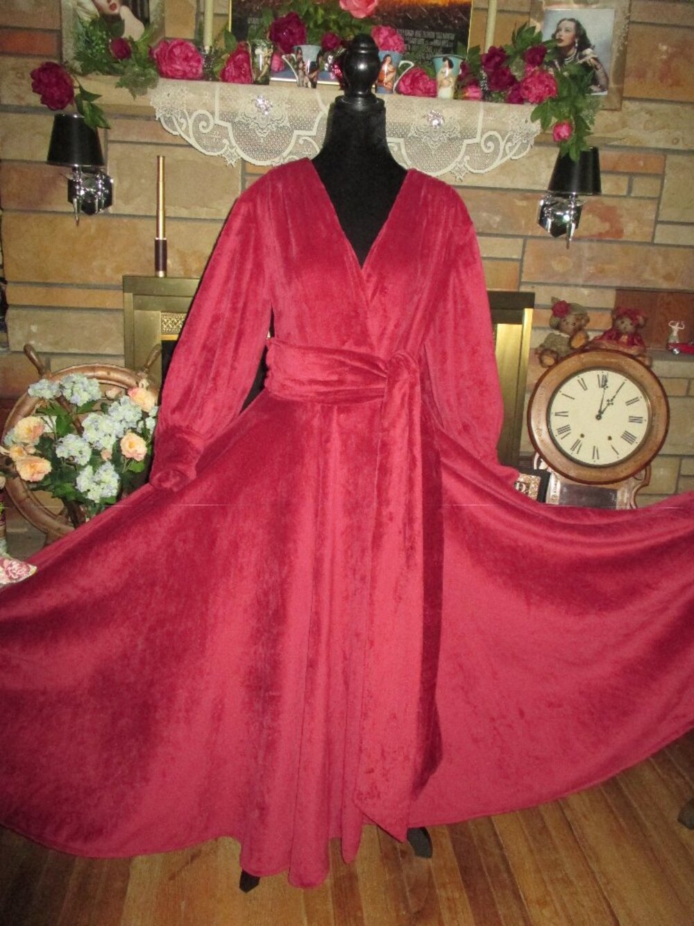 Catherine D'Lish Robe - Picture 2 of 9